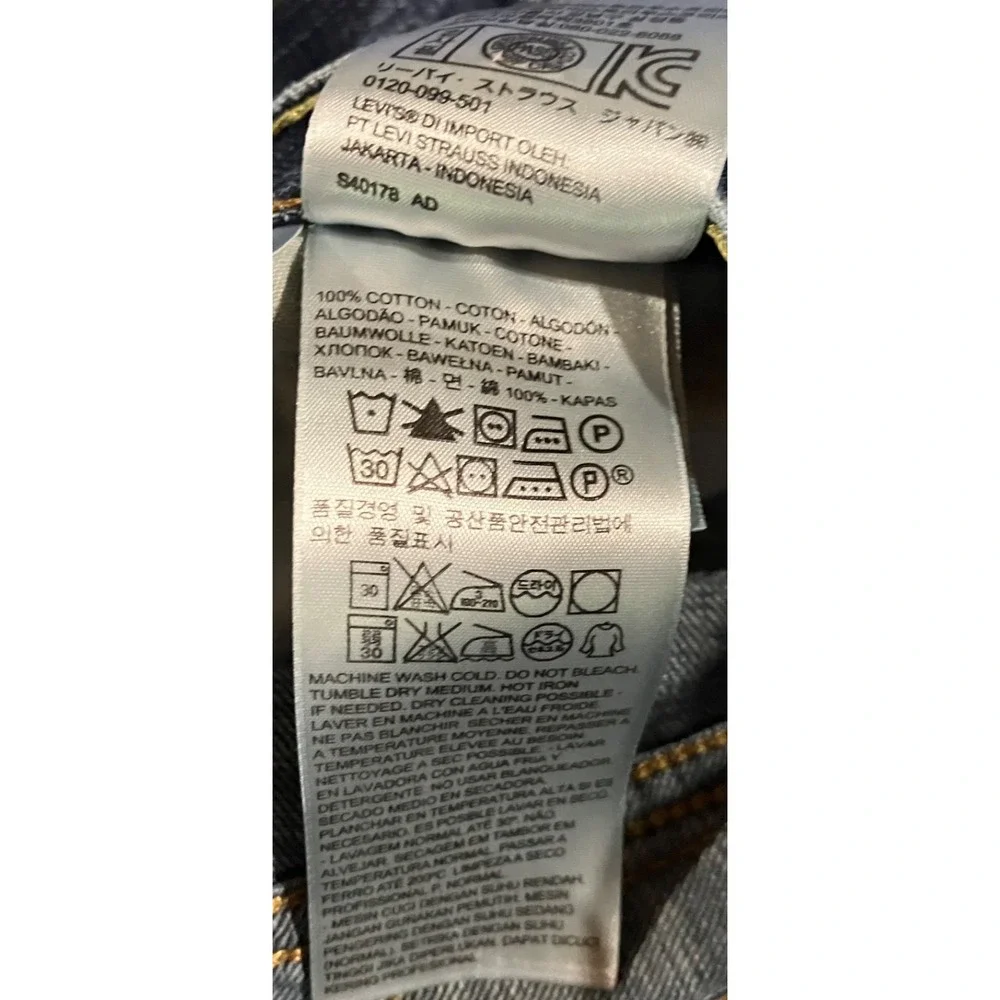 Levis preowned broken